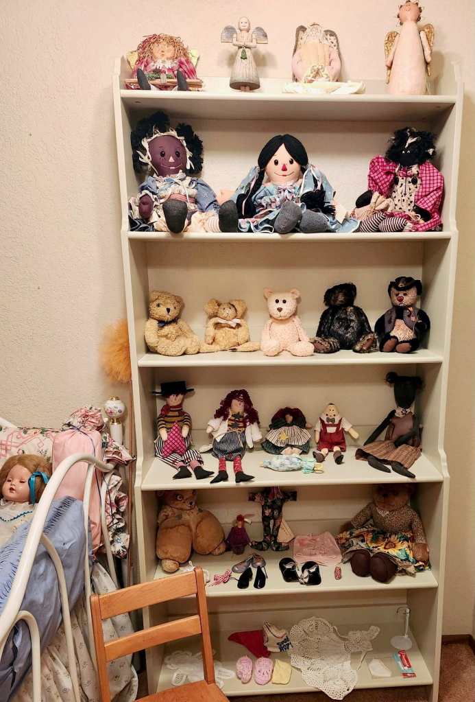 From rag dolls to Humpty Dumpty & long legs dolls.
From plush toy bears to bear dolls & angel dolls, this collection captures an era.
All of these dolls and more, featured at our Mukilteo Estate.